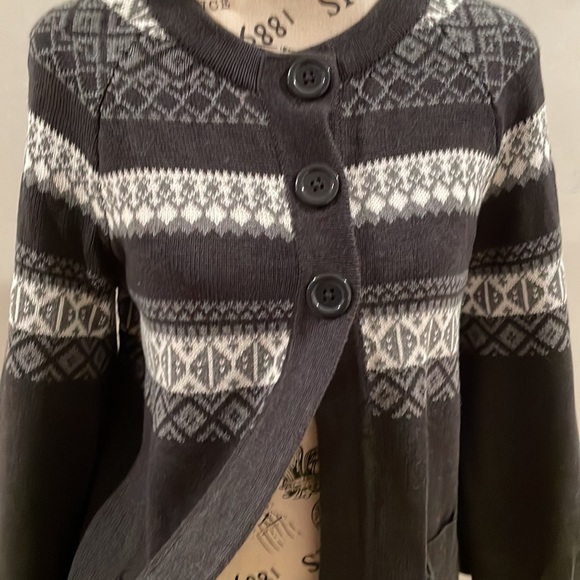 Cardigan - Picture 2 of 7